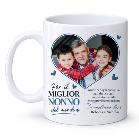 Tazza bianca personalizzata con foto di famiglia in cuore blu e dedica sul lato.