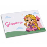Tovaglietta personalizzata Ginevra con Rapunzel, nuvole e casetta rosa, bordo verde