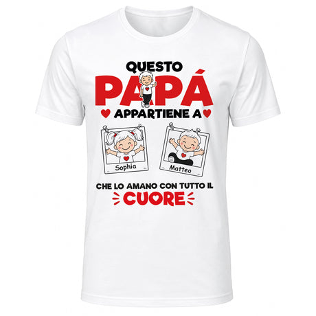 T-shirt bianca con grafica “QUESTO PAPÀ APPARTIENE A” e riquadri con nomi
