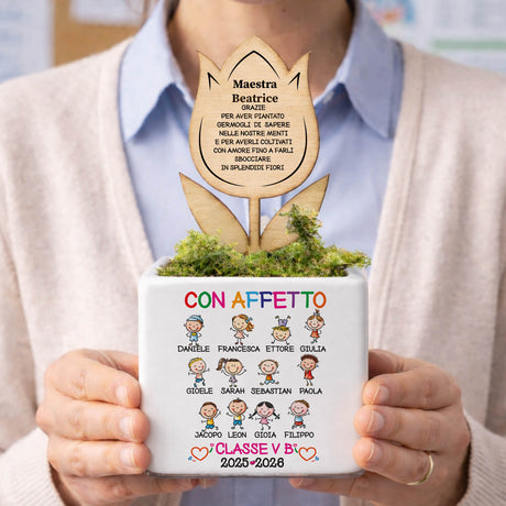 Vasetto per maestra con targa dorata e erbetta, scritta «CON AFFETTO»
