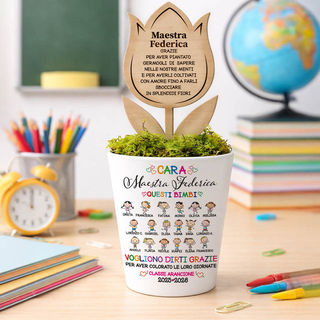 Vasetto con topper a foglia “Maestra Federica” e muschio verde in vaso bianco