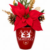 Vaso natalizio rosso con poinsettia, decori dorati e scritta MARTUCCI FAMILY