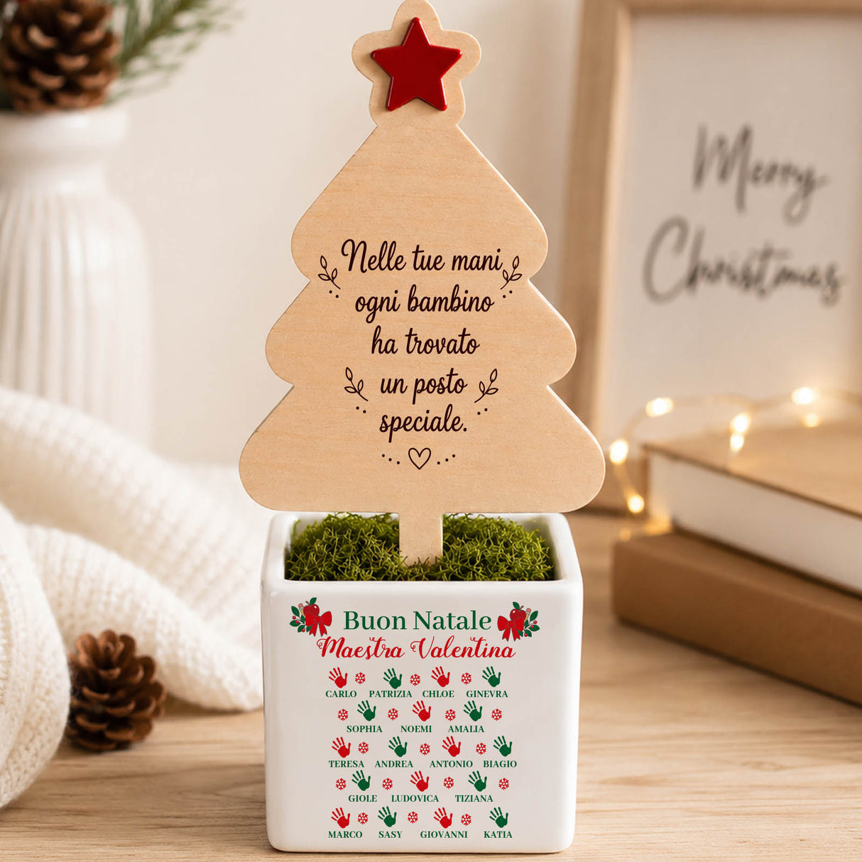Vasetto personalizzato con albero di legno e stella rossa, terra con muschio